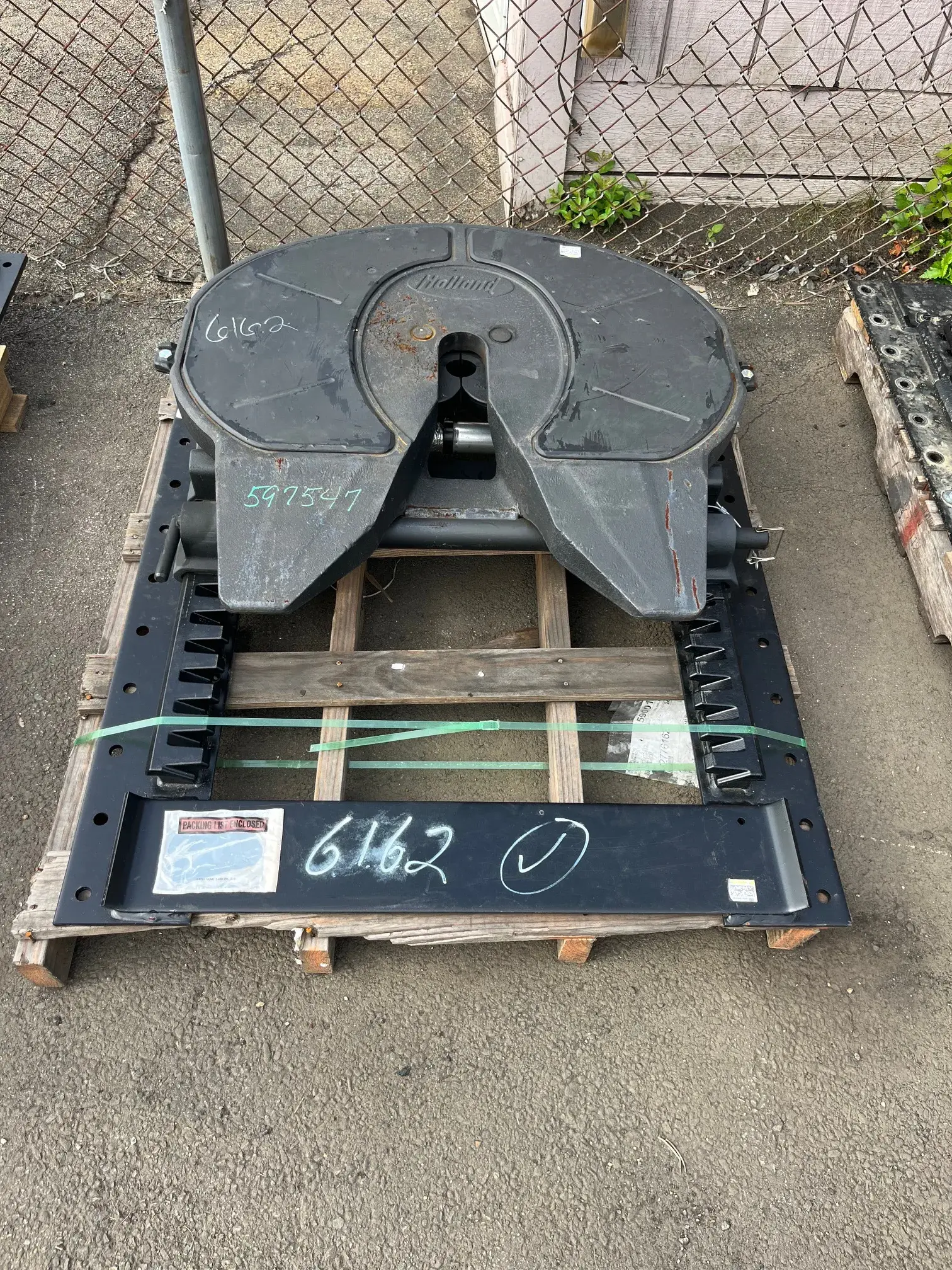 Holland Fifth Wheel Hitch w/ Teflon Top - Image 1